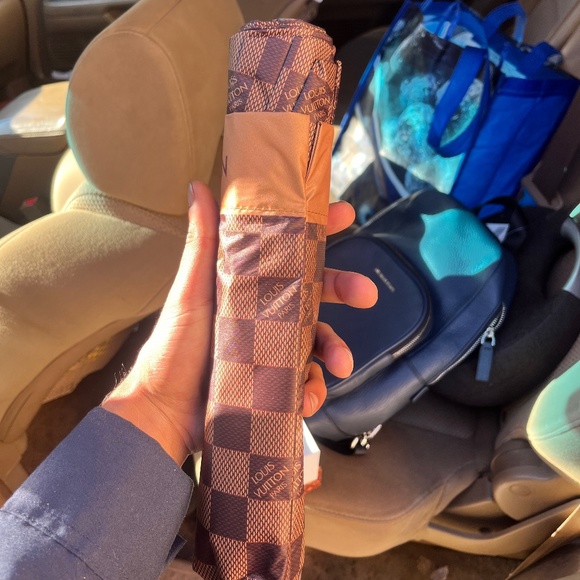 Lv umbrella - Picture 1 of 1